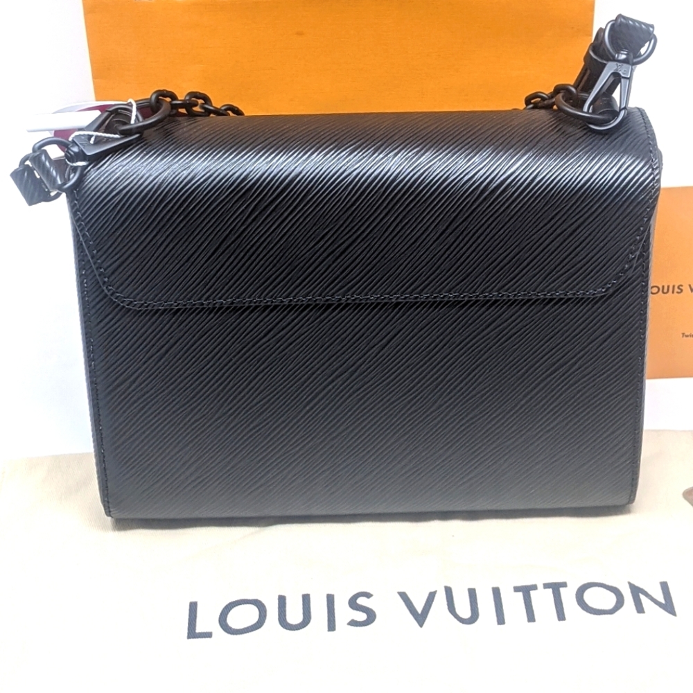 🚨Sale 🦄🎉HP🎉Louis Vuitton All Matte Black Twist MM Shoulder bag💕Rare! - Picture 3 of 16